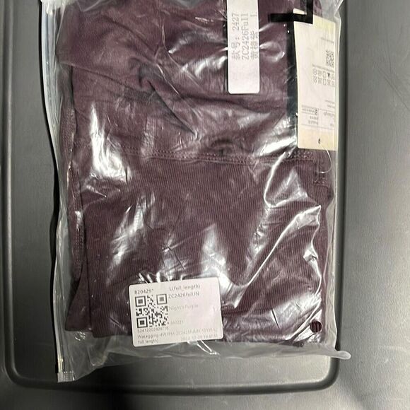 Brand New - Halara Women’s M Seamless Flow Butt Lifting Leggings Night’s Purple - Picture 14 of 14